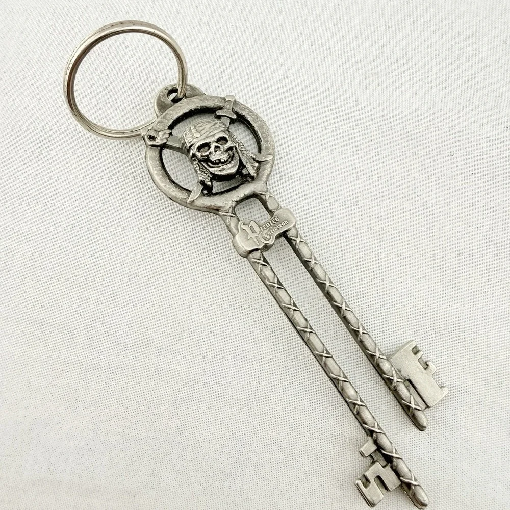 Disney Parks Exclusive Pirates of Caribbean Skeleton Key Chain Ring Bag Charm